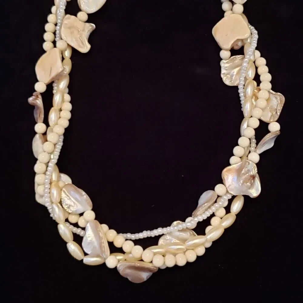 Lovely Vintage Avon Pearls and Seashells Necklace
